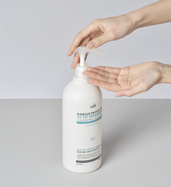 Защитный шампунь с аргановым маслом для поврежденных волос Lador Damage Protector Acid Shampoo 900мл