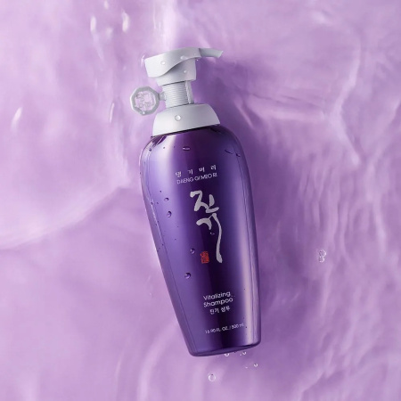 Восстанавливающий шампунь для ослабленных волос Daeng Gi Meo Ri Vitalizing Shampoo 500мл