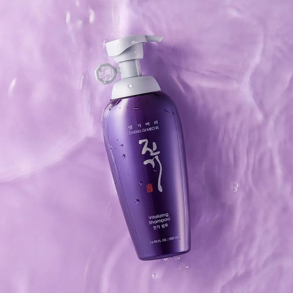 Восстанавливающий шампунь для ослабленных волос Daeng Gi Meo Ri Vitalizing Shampoo 500мл